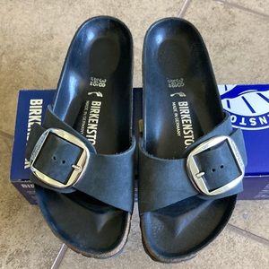 Large buckle birkenstock